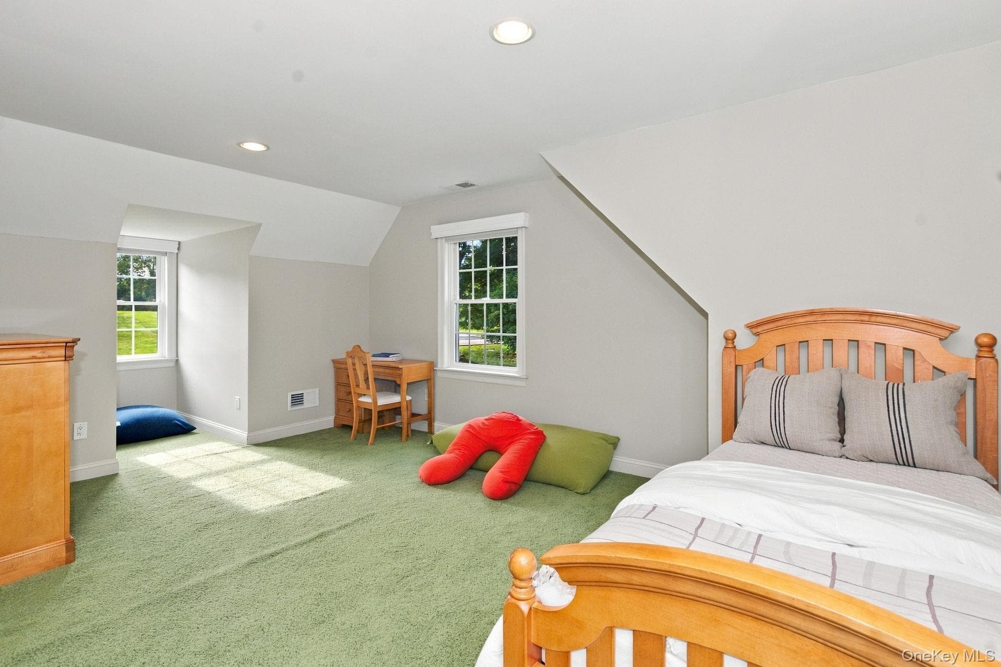 136 Dorchester Drive thumbnail 21