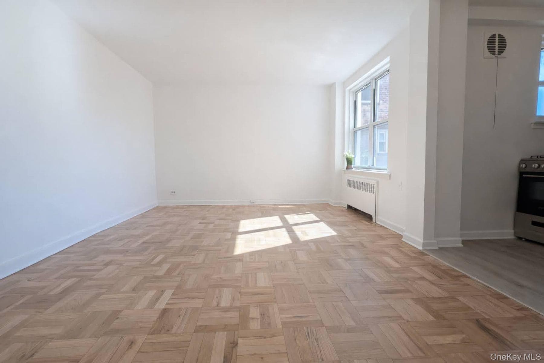 30-11 Parsons Boulevard Unit: 2T thumbnail 3