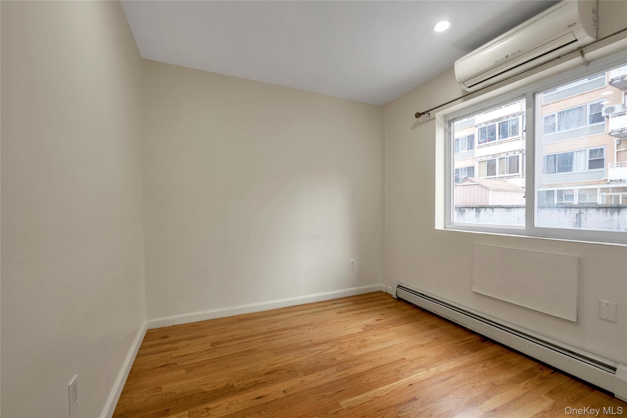 4318 Robinson Street Unit: 4D thumbnail 9