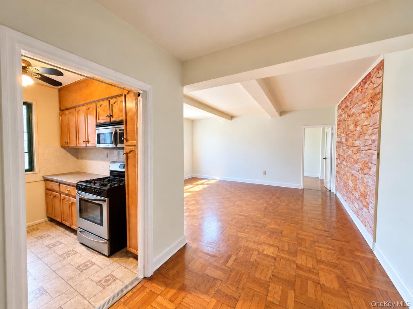 99 Metropolitan Oval Unit: 8B thumbnail 2