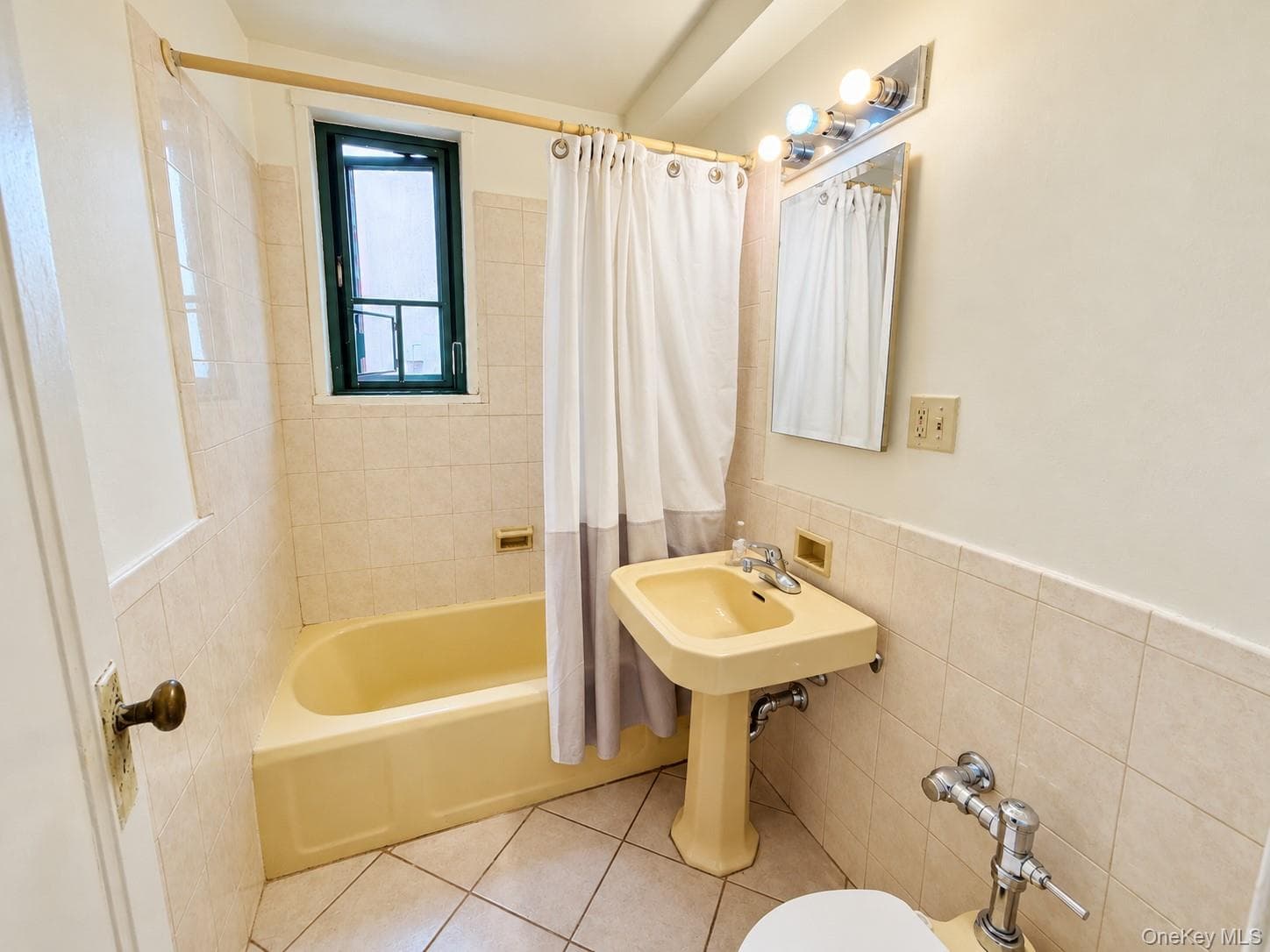 99 Metropolitan Oval Unit: 8B thumbnail 12