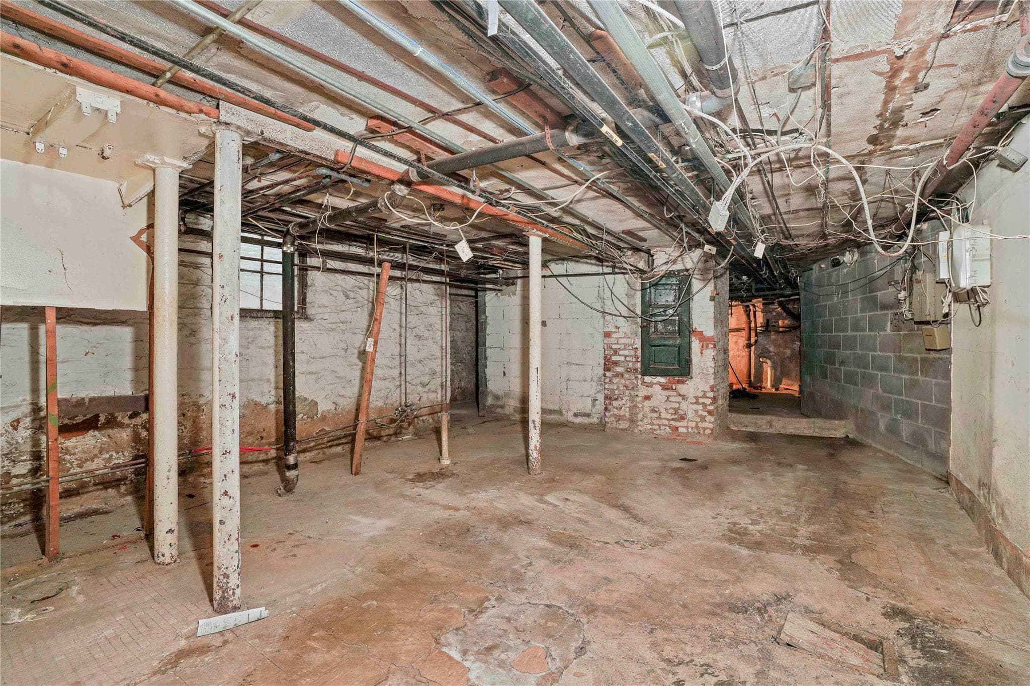 1670 Putnam Avenue thumbnail 14