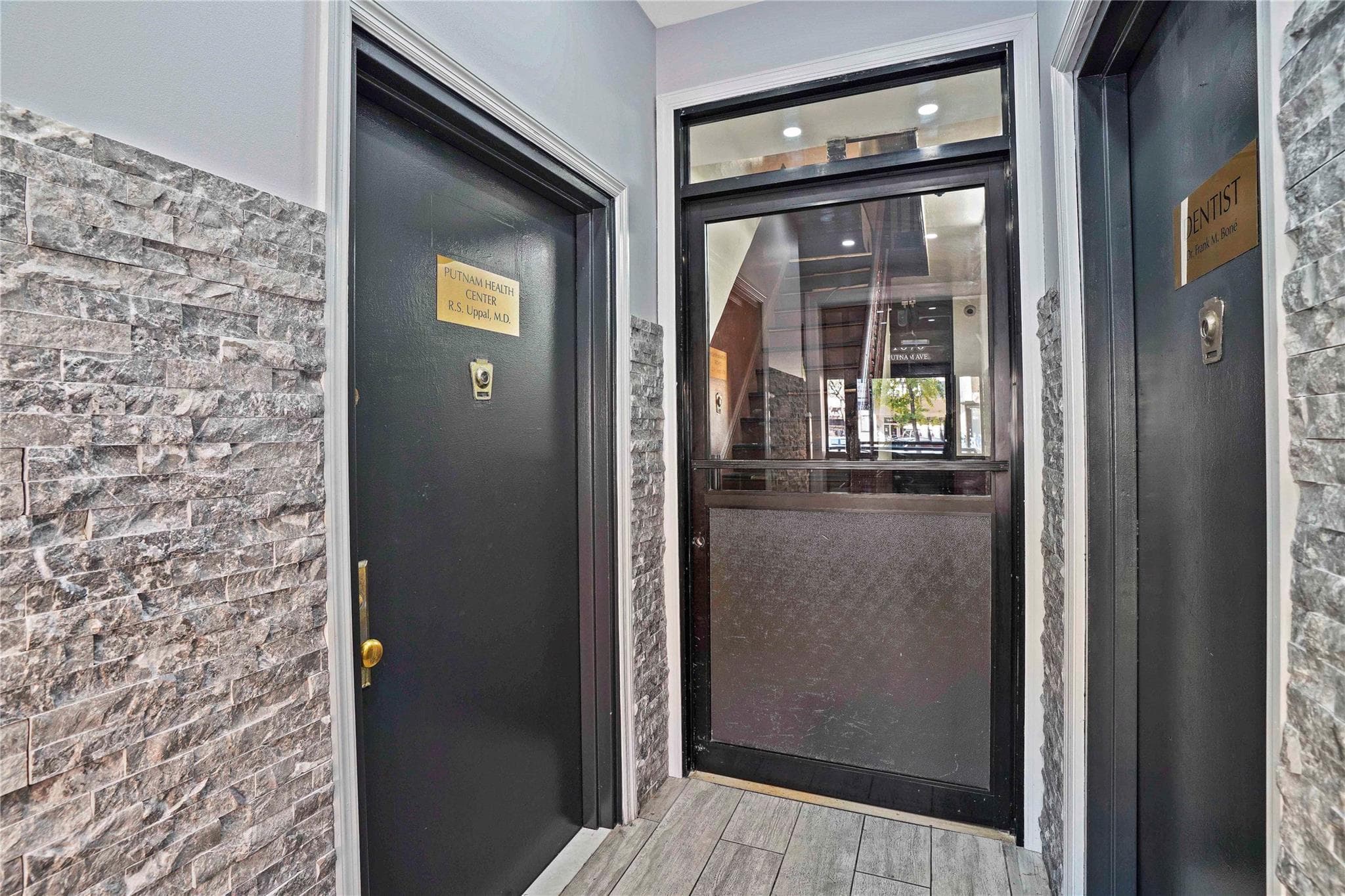 1670 Putnam Avenue thumbnail 4