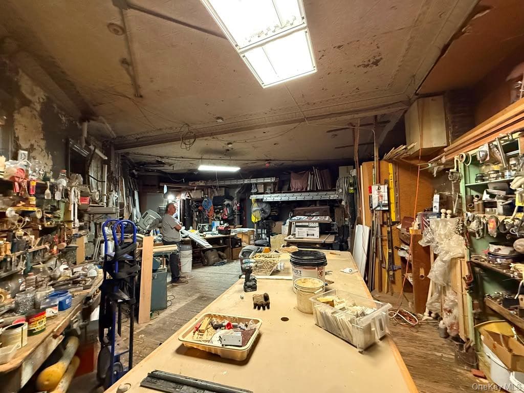 1902 Stillwell Avenue thumbnail 10