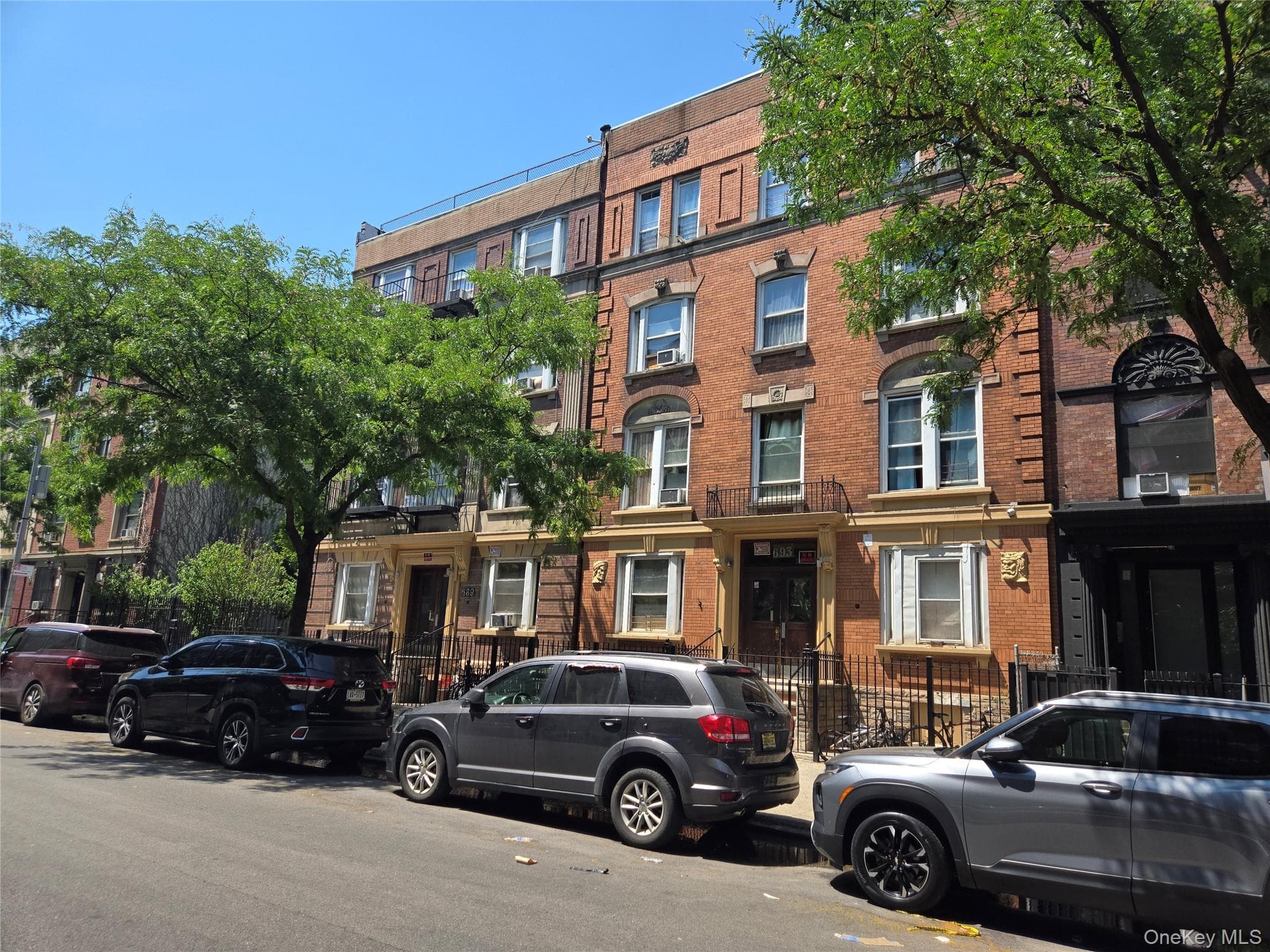 689 & 693 Beck Street thumbnail 2