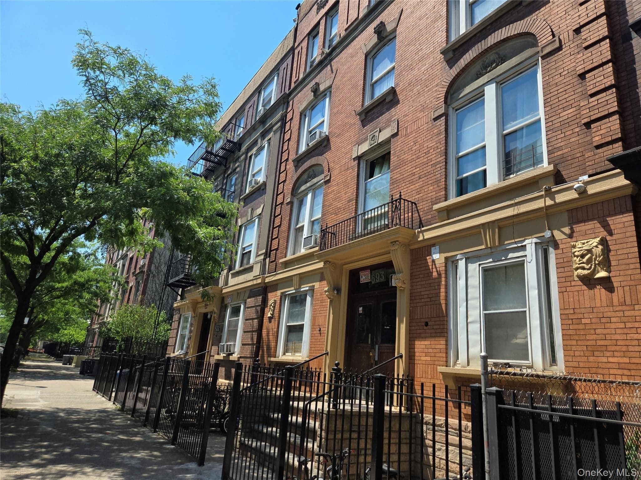 689 & 693 Beck Street thumbnail 3