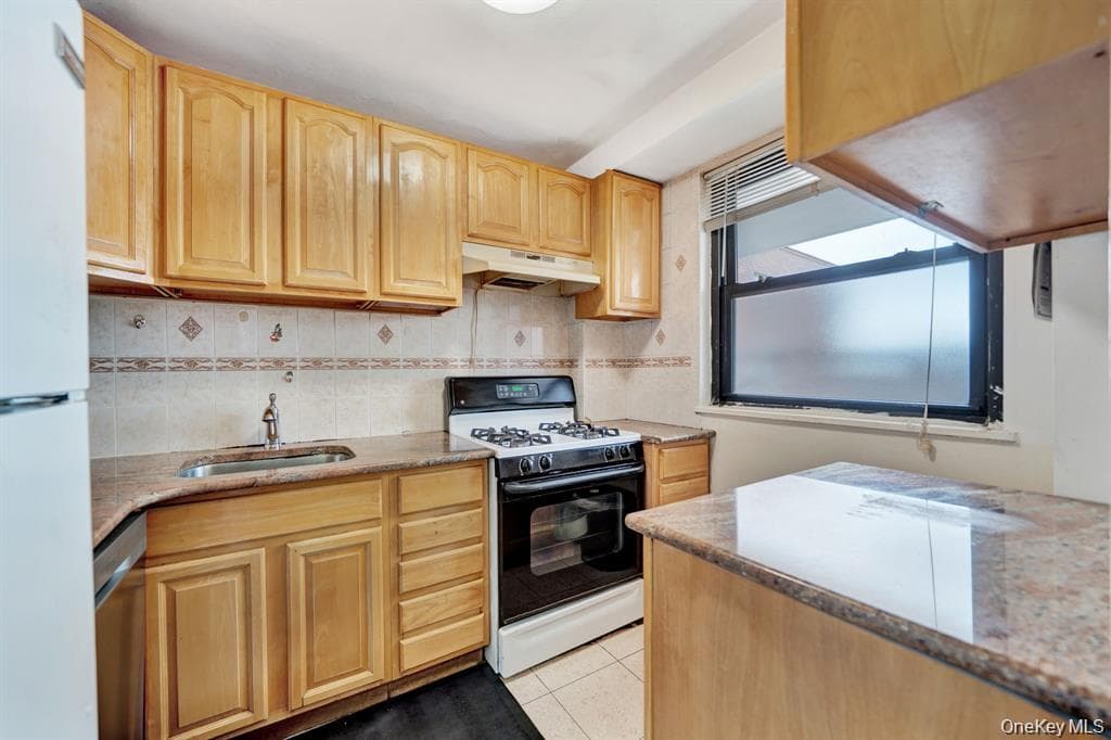 61-15 98th Street Unit: 16H thumbnail 2