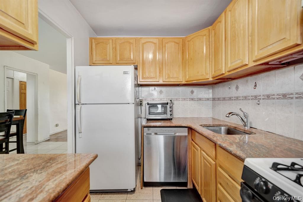 61-15 98th Street Unit: 16H thumbnail 4