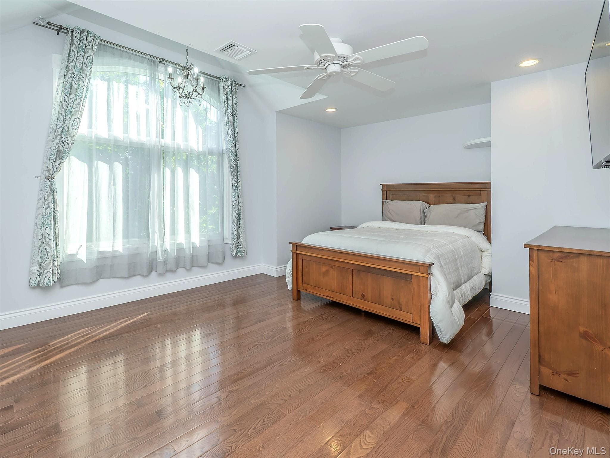 752 Kensington Court thumbnail 18