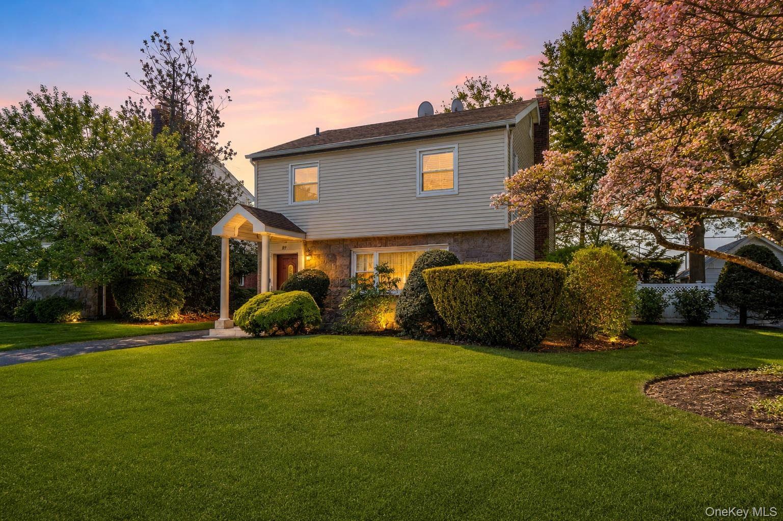 99 Norwood Avenue, Malverne