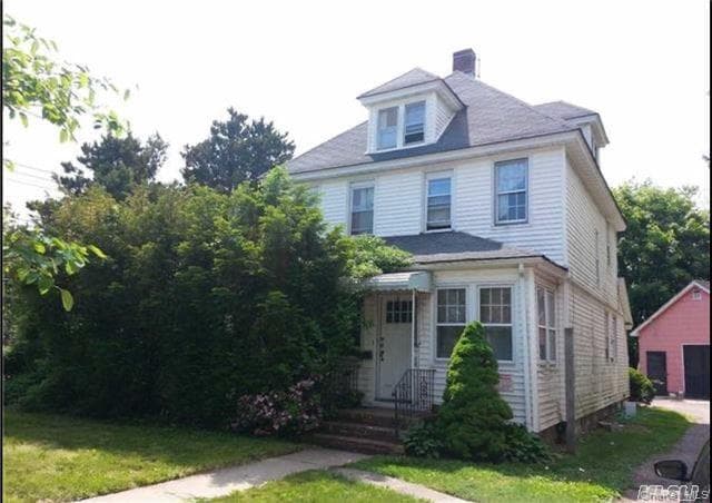 4 Burch Ave Ave, Amityville