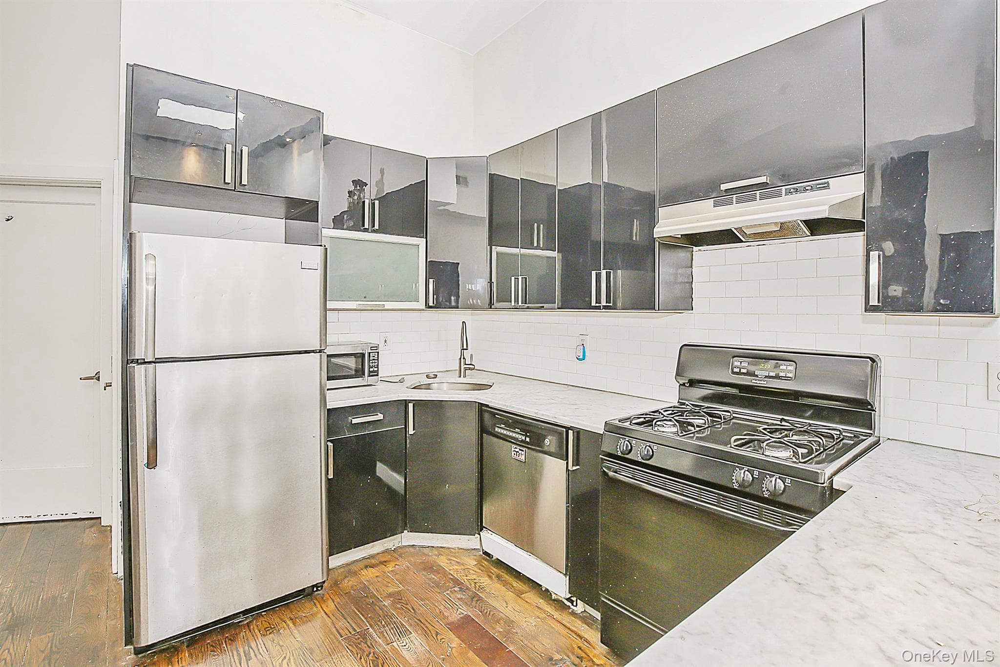 99 Eldert Street thumbnail 8