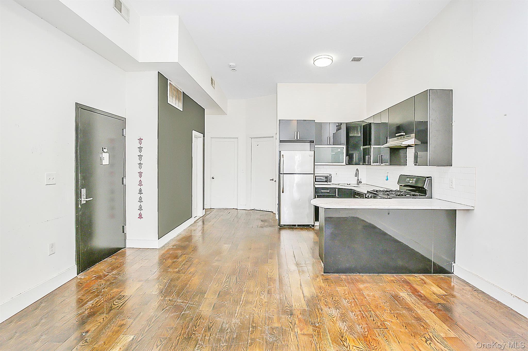 99 Eldert Street thumbnail 6