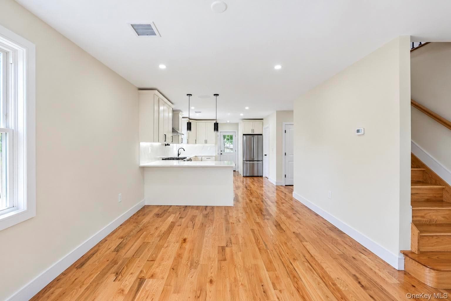18 Sportsmans Avenue thumbnail 16