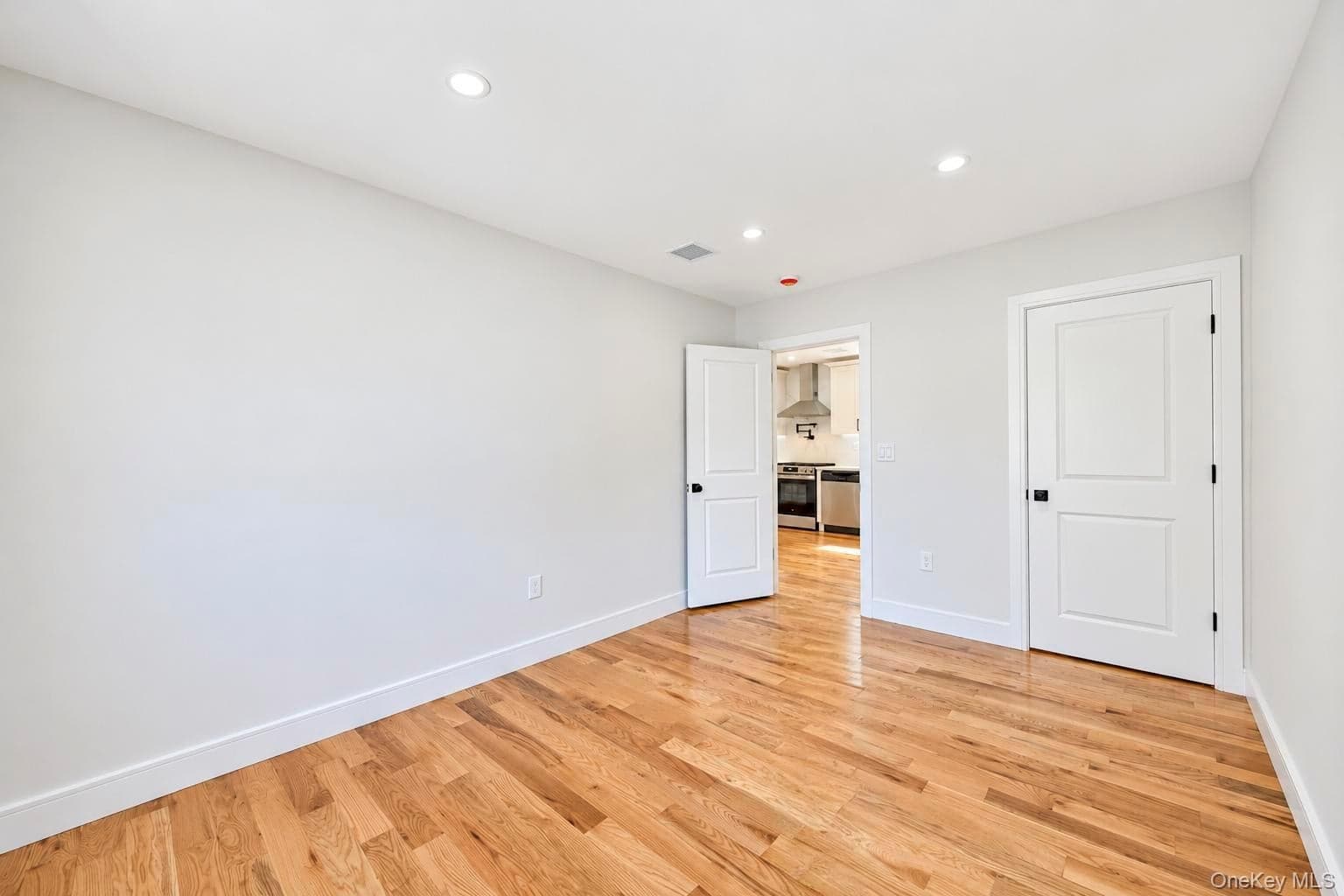 18 Sportsmans Avenue thumbnail 24