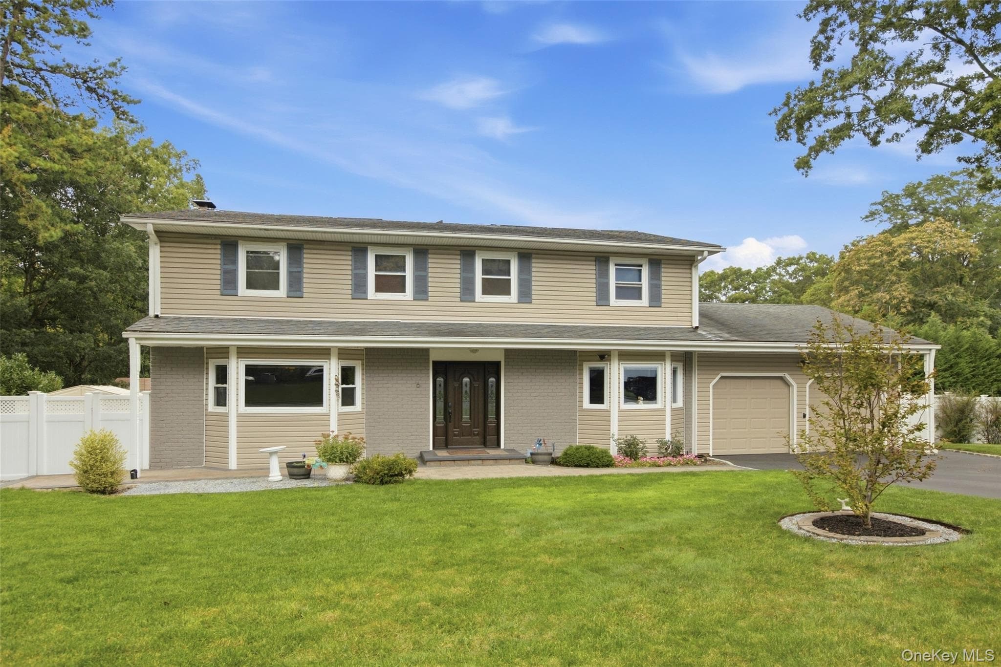 6 Stuyvesant Circle, East Setauket
