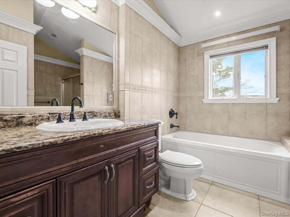301 W 22nd Street thumbnail 13