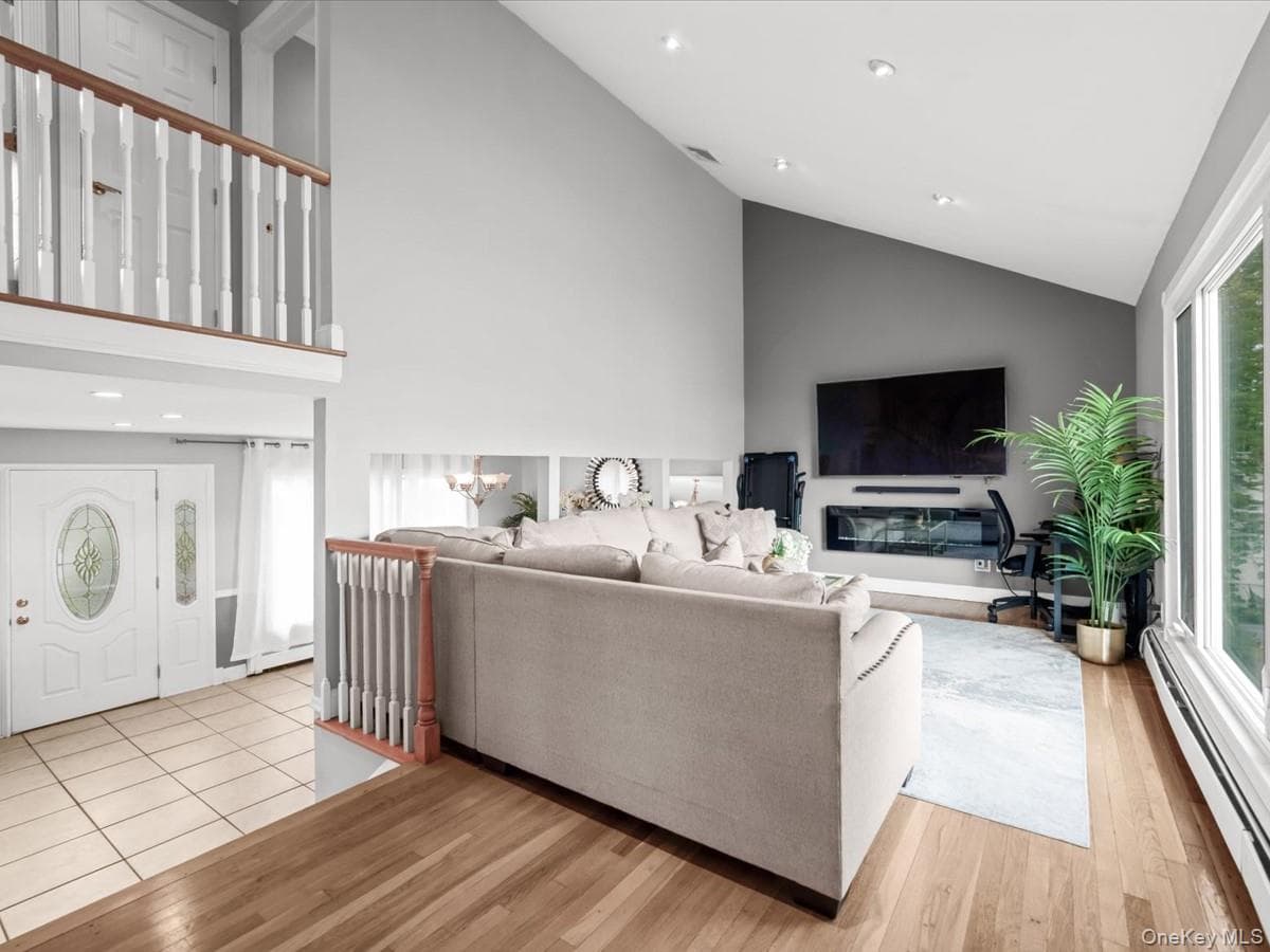 301 W 22nd Street thumbnail 8