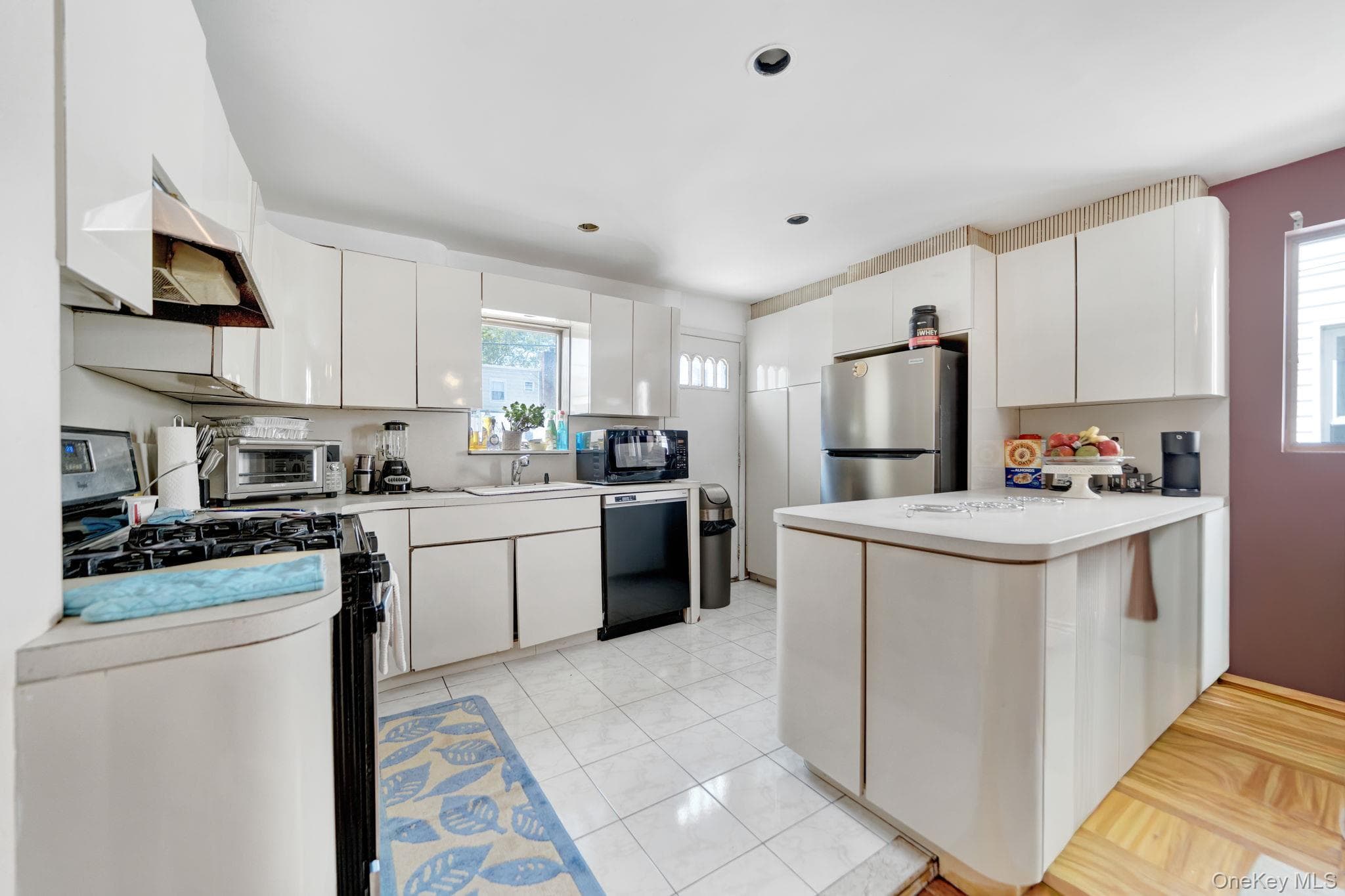 1646 E 36th Street thumbnail 10