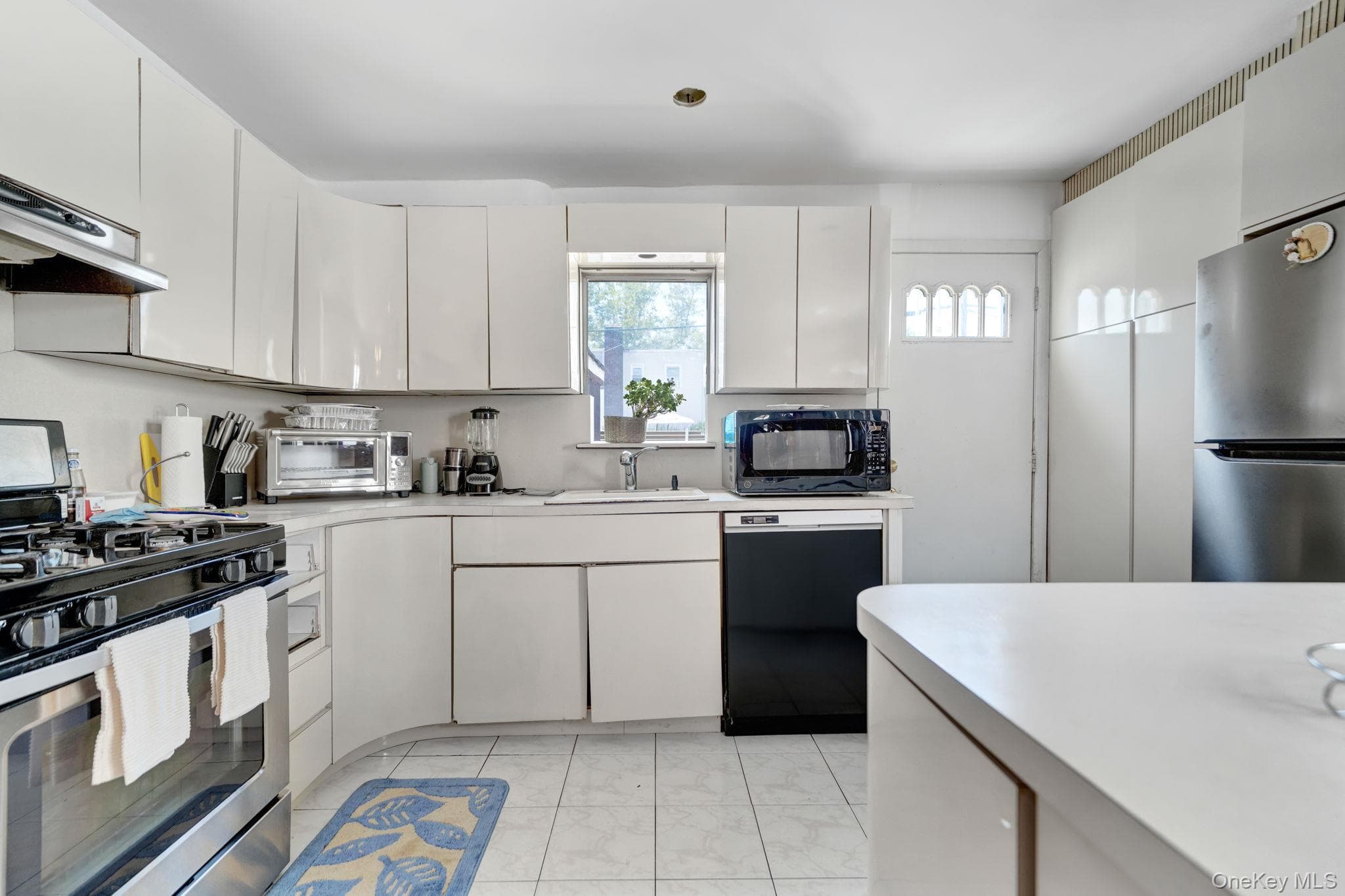 1646 E 36th Street thumbnail 11