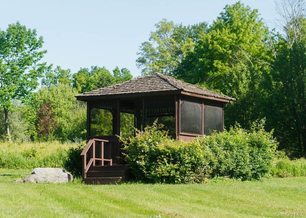 652 Albany Post Road thumbnail 25