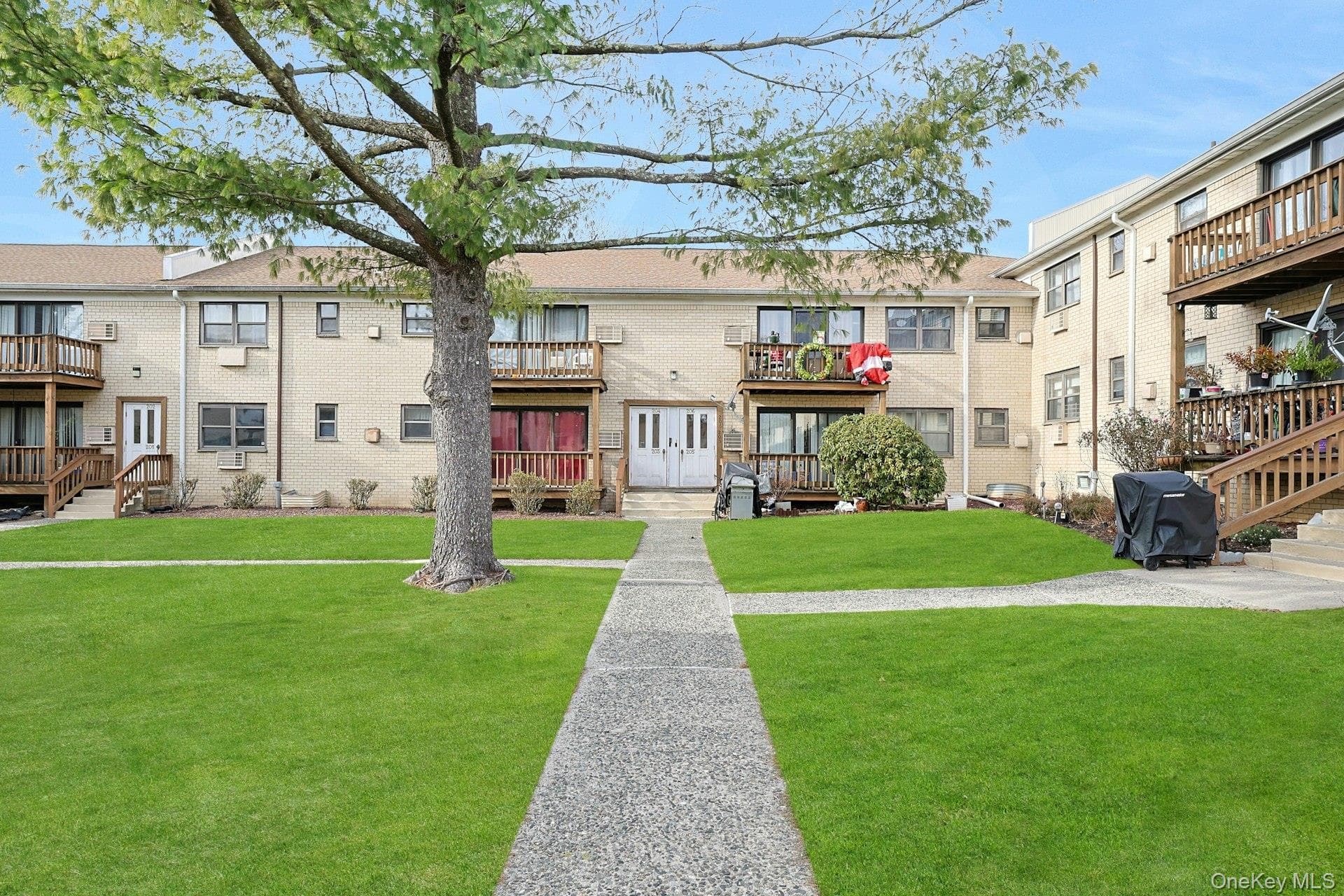 205 Sneden Place Unit: 205, Spring Valley