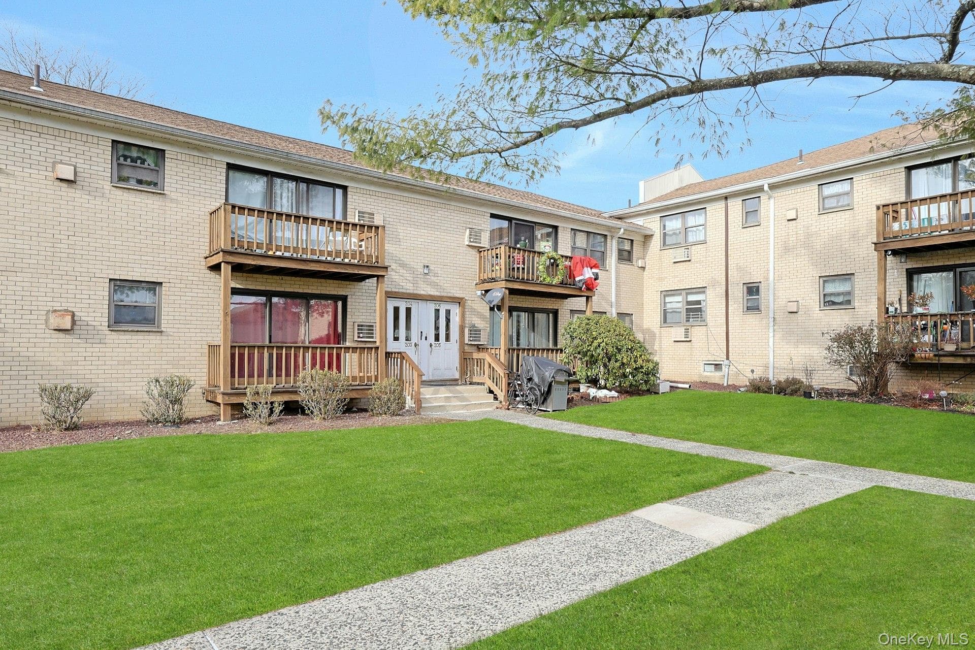 205 Sneden Place Unit: 205 thumbnail 2