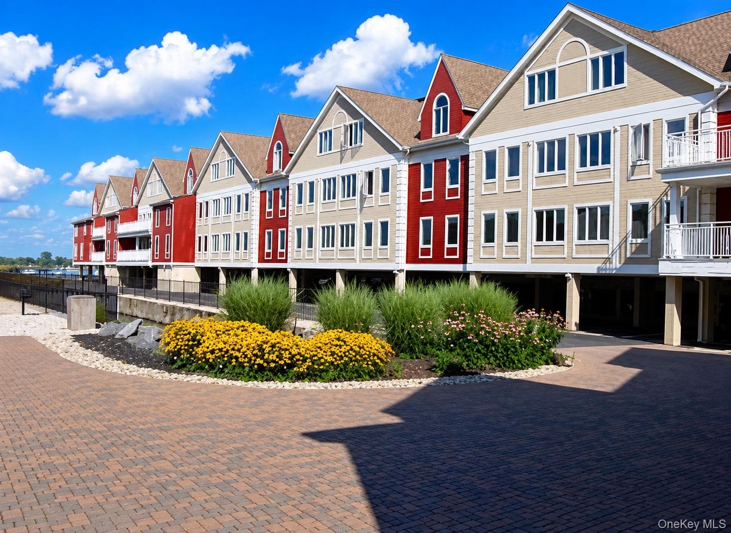 1490 Outlook Avenue Unit: 2S thumbnail 3
