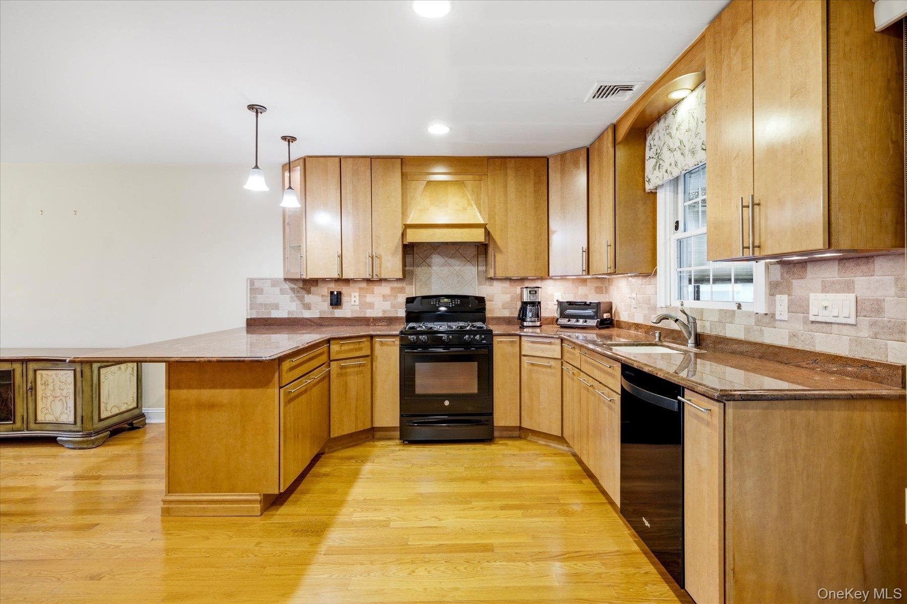 948 Cathedral Avenue thumbnail 15