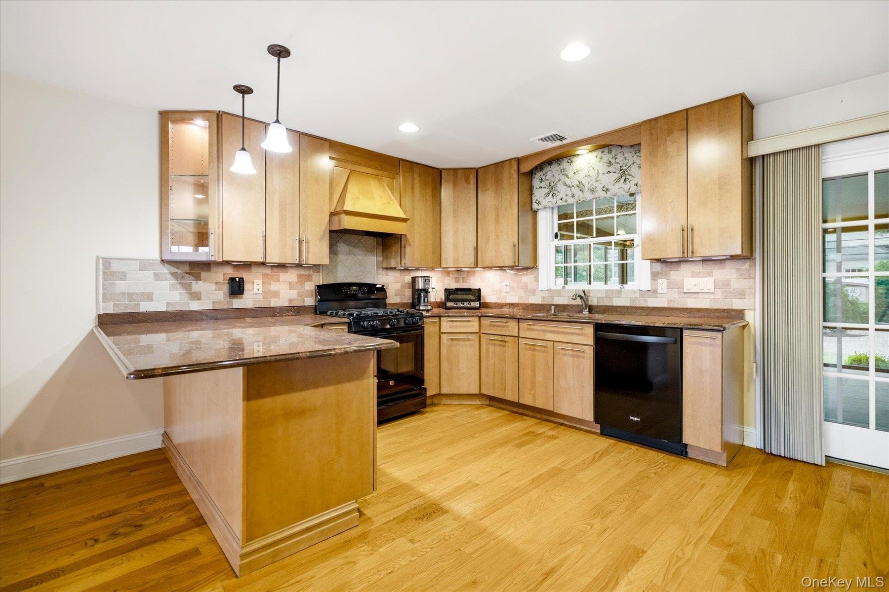 948 Cathedral Avenue thumbnail 13