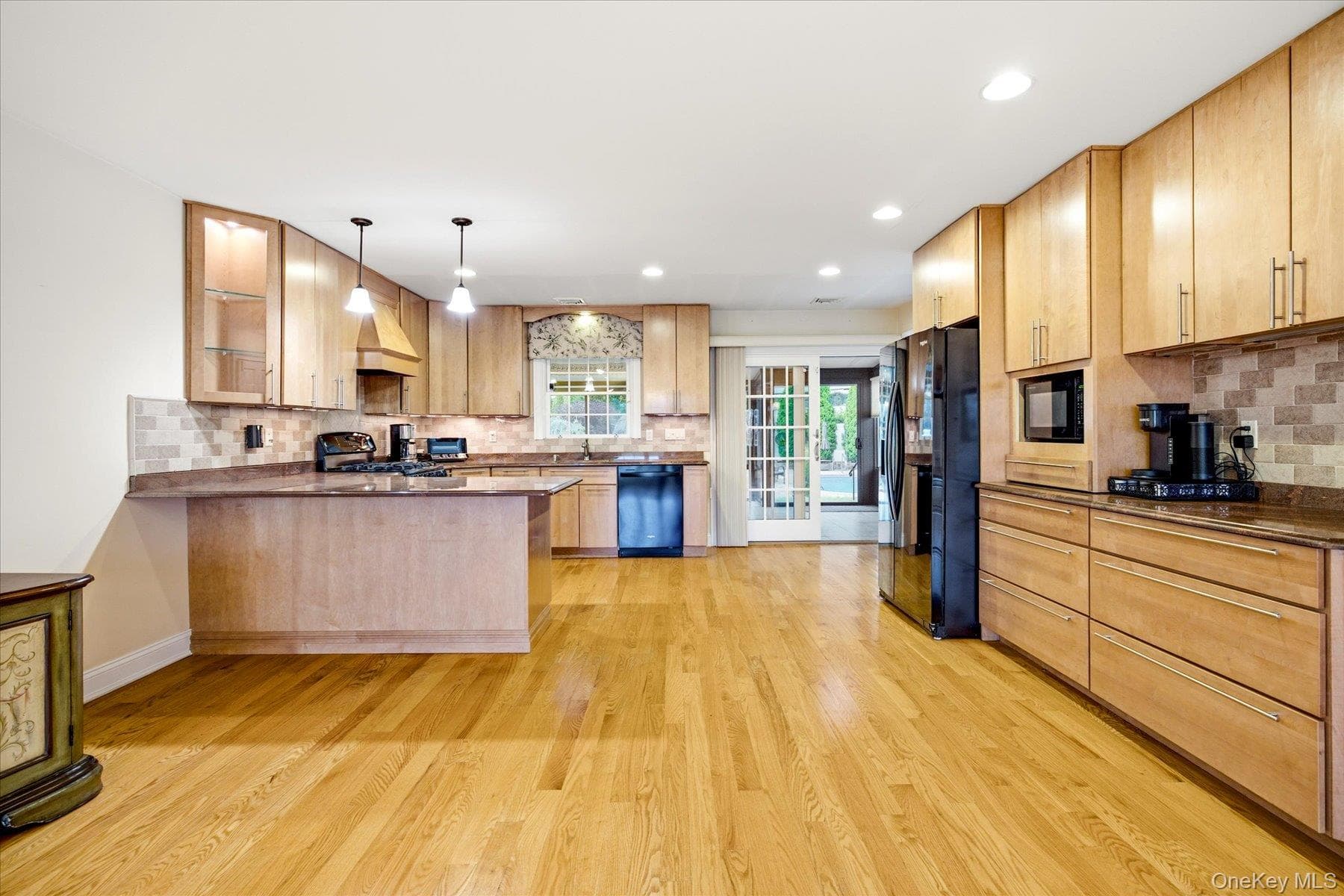 948 Cathedral Avenue thumbnail 12