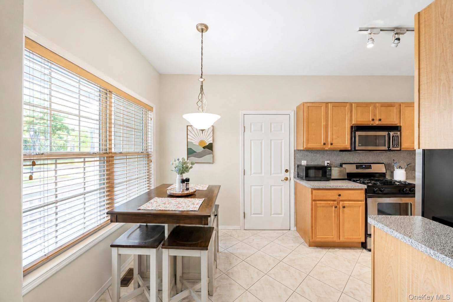 51 Deer Valley Drive thumbnail 3