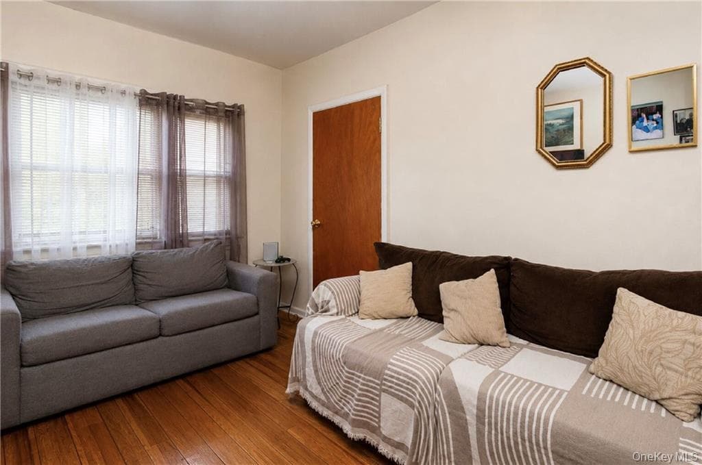 123 Milford Street thumbnail 4