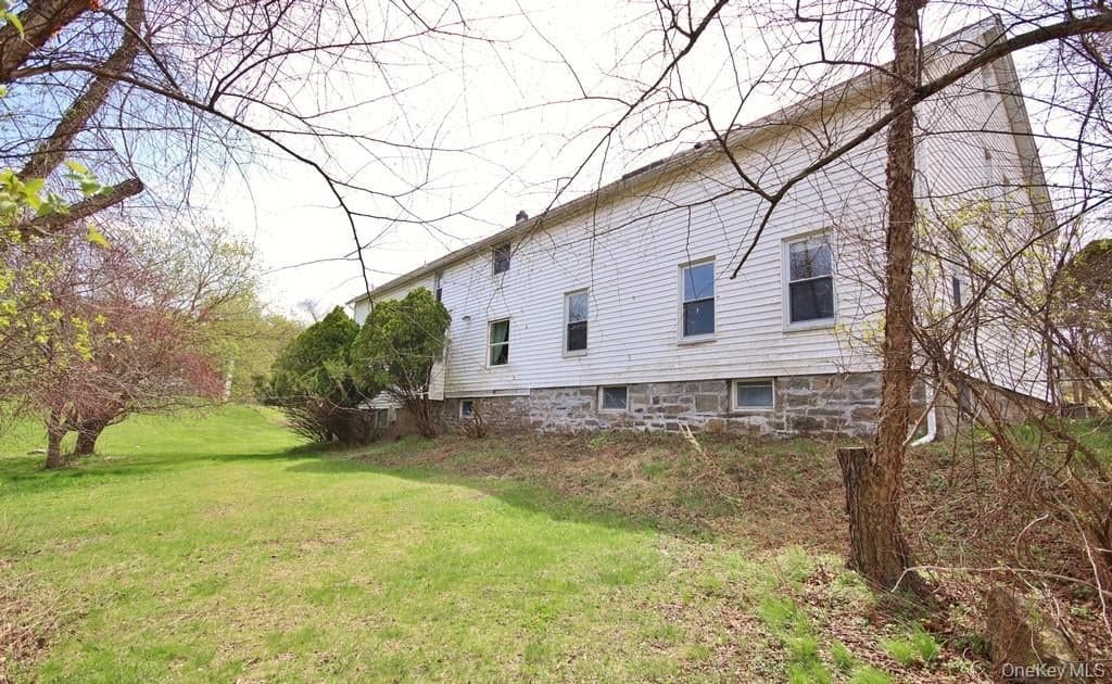 487 Black Meadow Road thumbnail 11