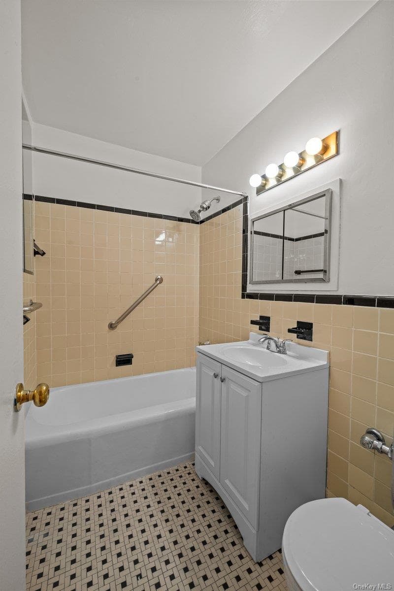 735 Kappock Street Unit: 7B thumbnail 14