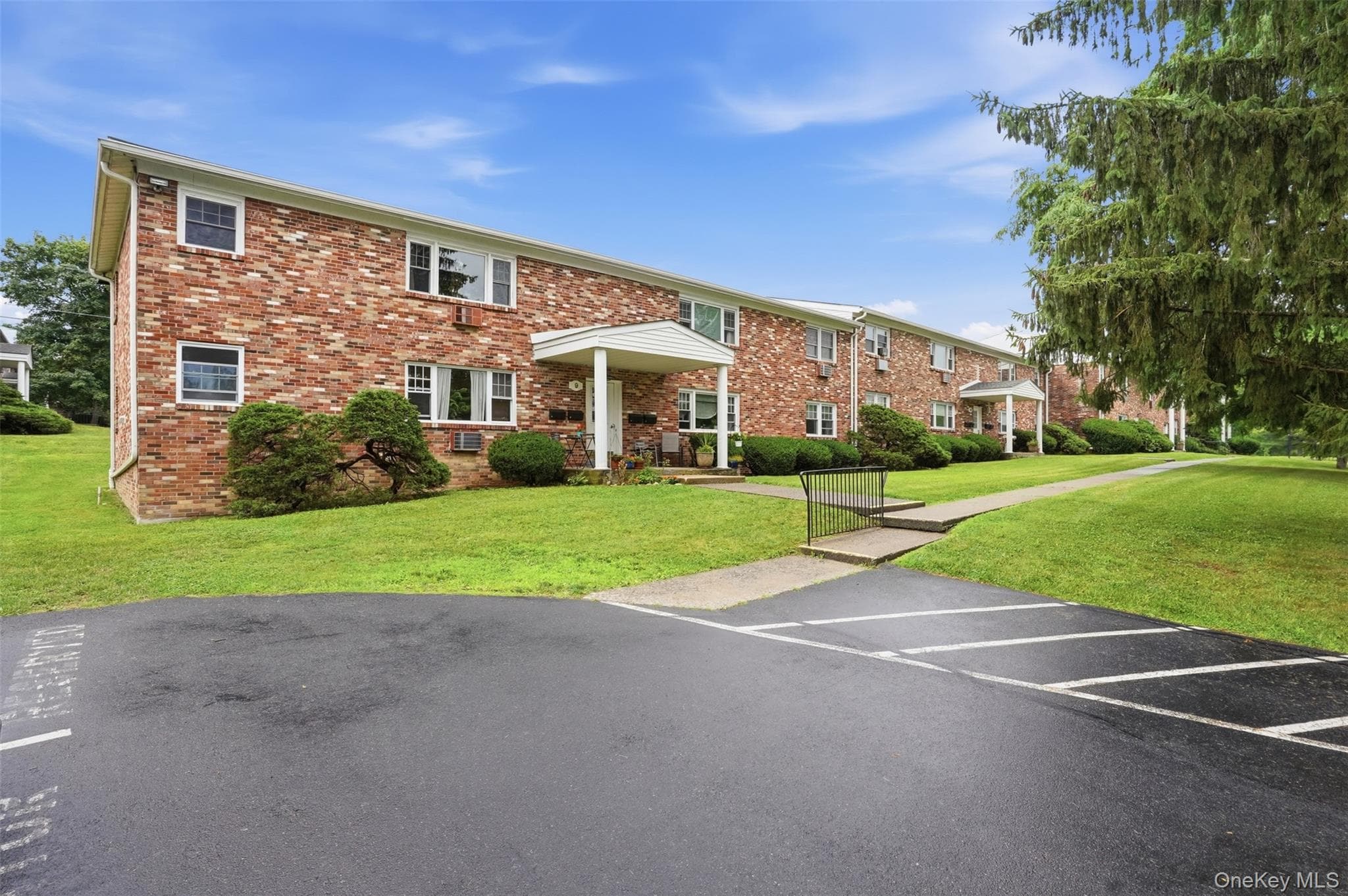 136 N Chestnut Street Unit: 9B thumbnail 2