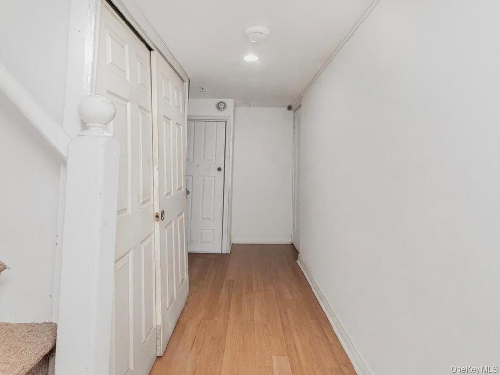 636 E 219th Street thumbnail 8