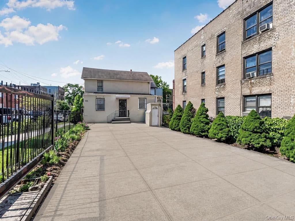 636 E 219th Street thumbnail 21