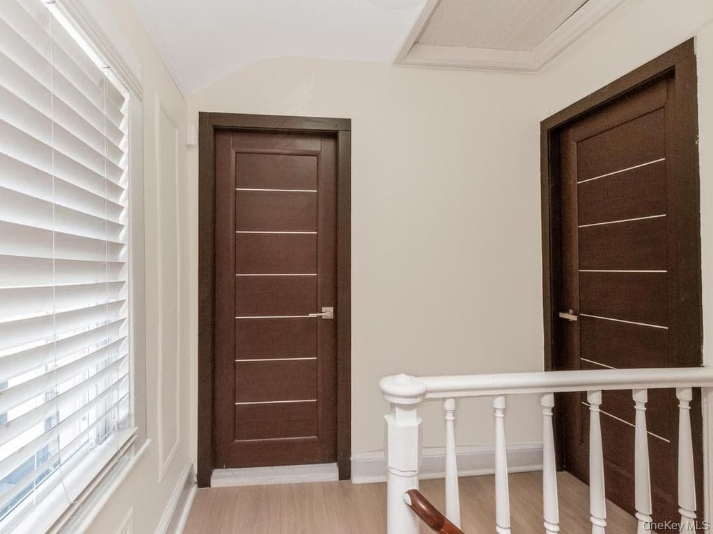 636 E 219th Street thumbnail 12