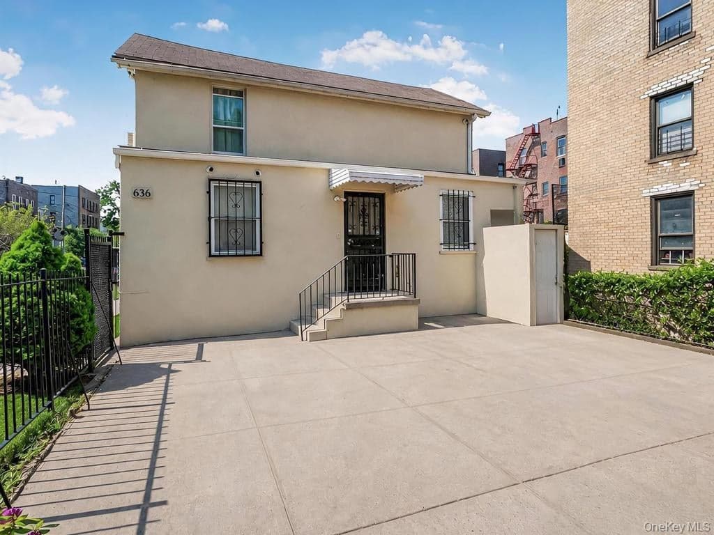 636 E 219th Street thumbnail 19