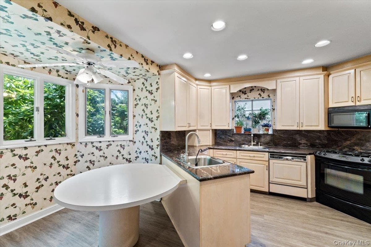 8507 Avon Street thumbnail 13