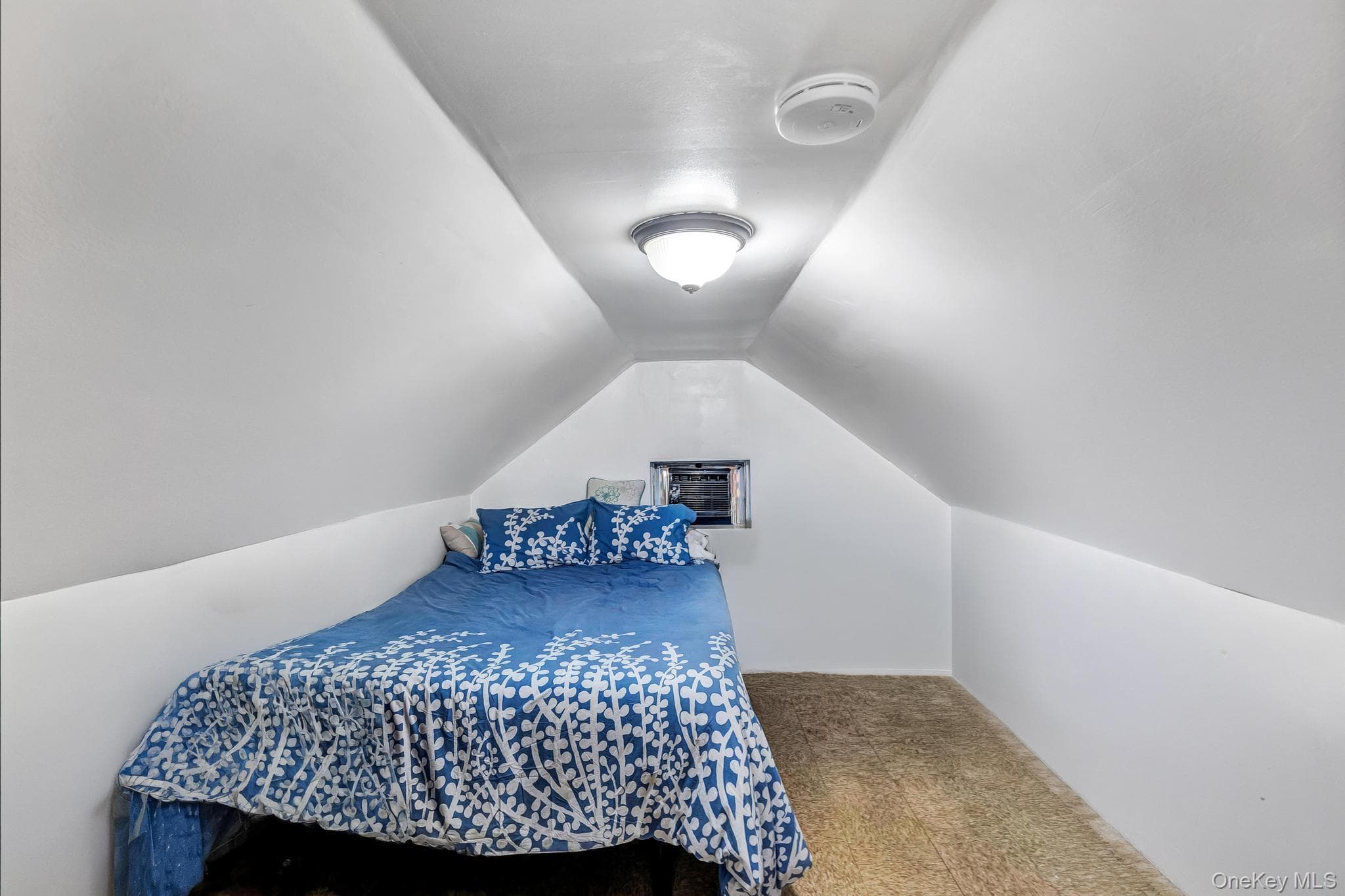 1651 Hering Avenue thumbnail 32