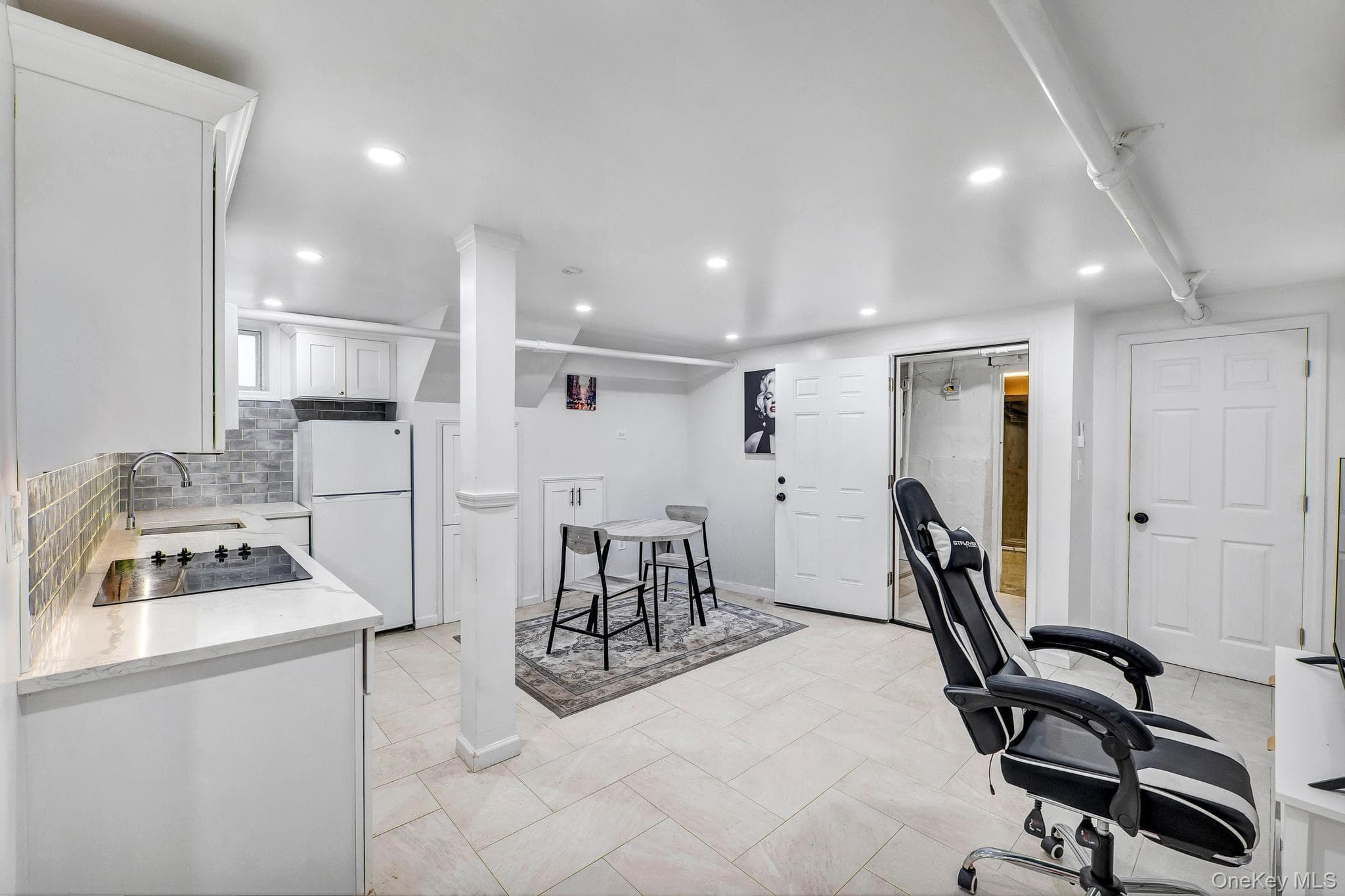 1651 Hering Avenue thumbnail 38