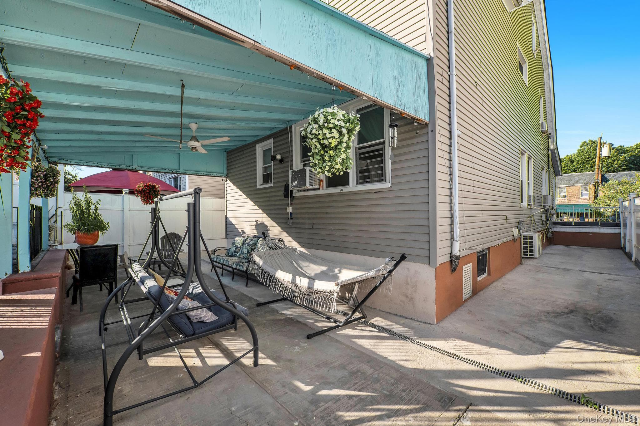 1651 Hering Avenue thumbnail 8