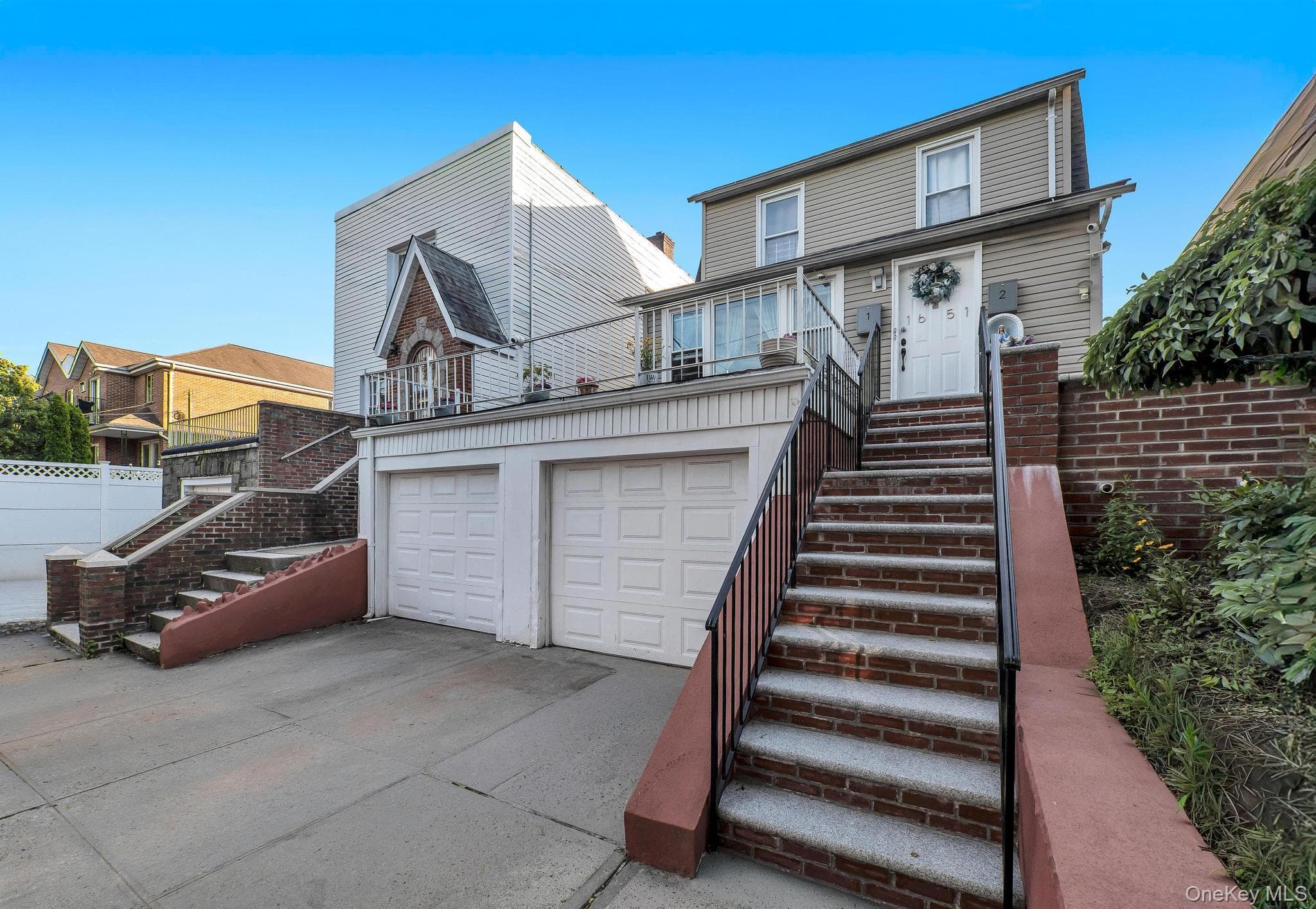 1651 Hering Avenue thumbnail 2
