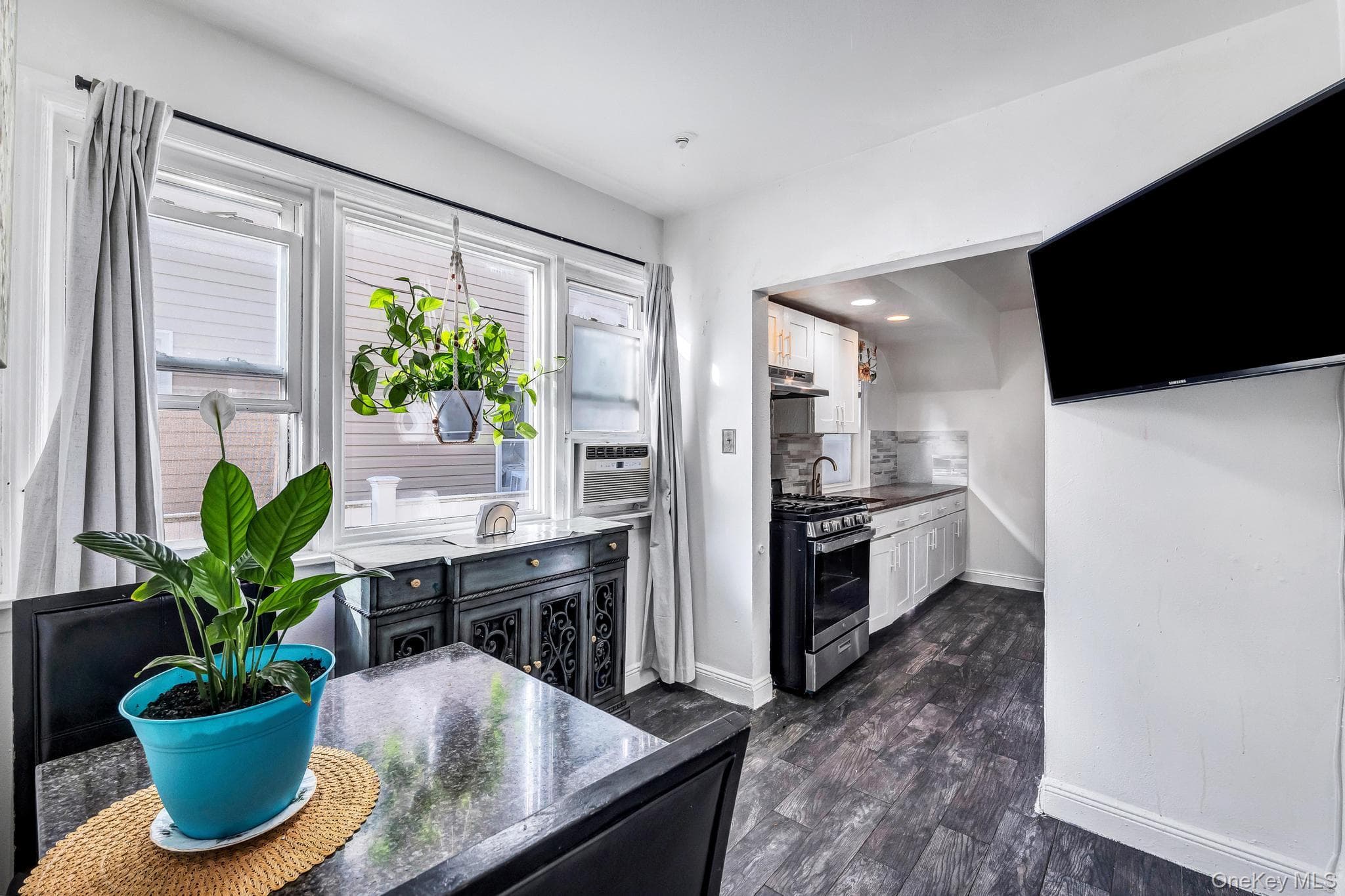 1651 Hering Avenue thumbnail 15