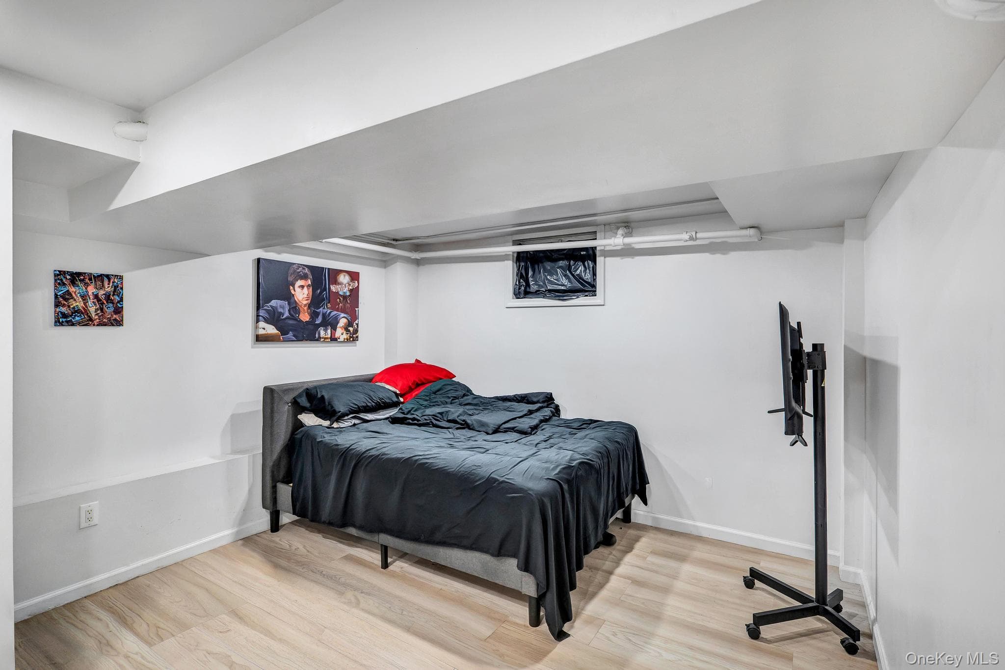 1651 Hering Avenue thumbnail 41
