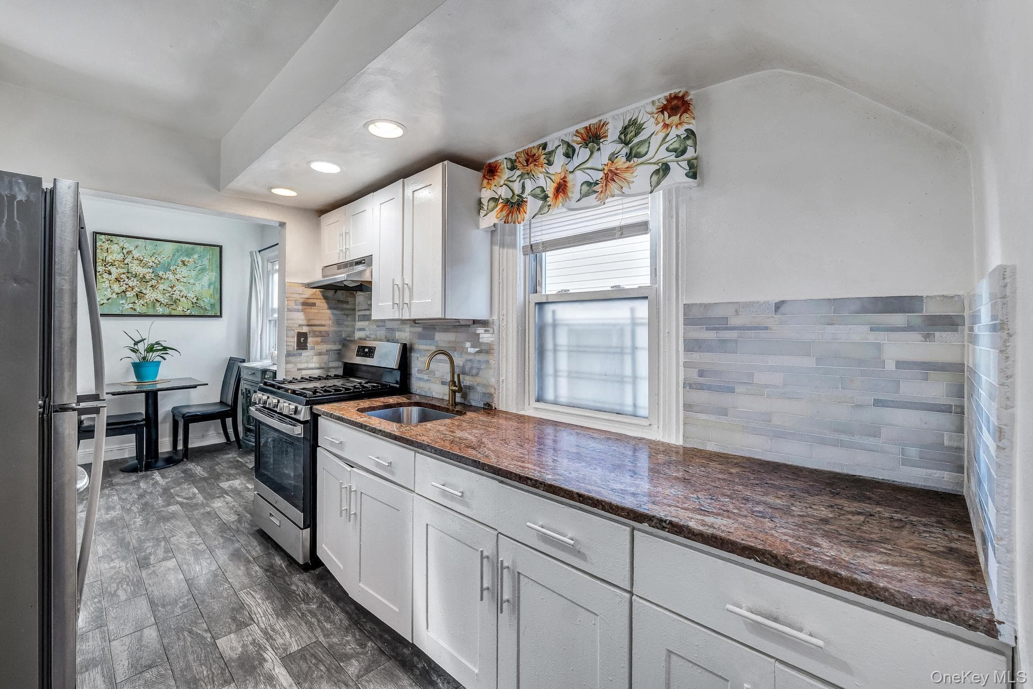 1651 Hering Avenue thumbnail 12