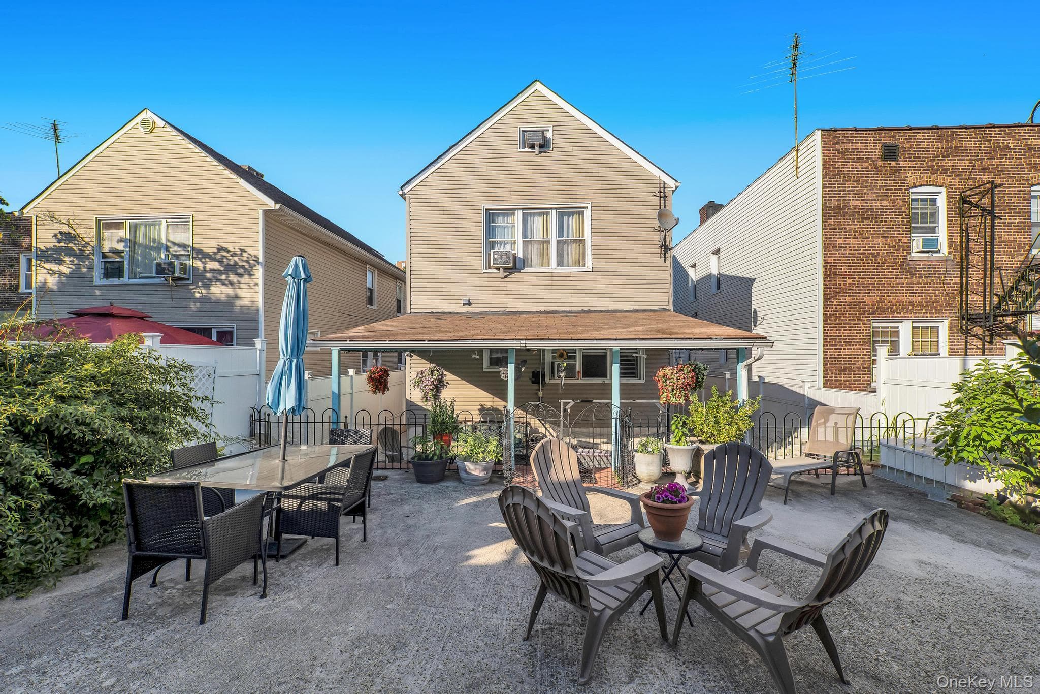 1651 Hering Avenue thumbnail 5