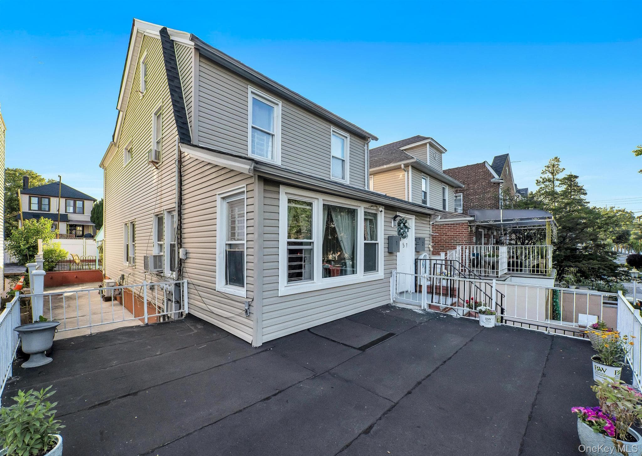 1651 Hering Avenue thumbnail 3